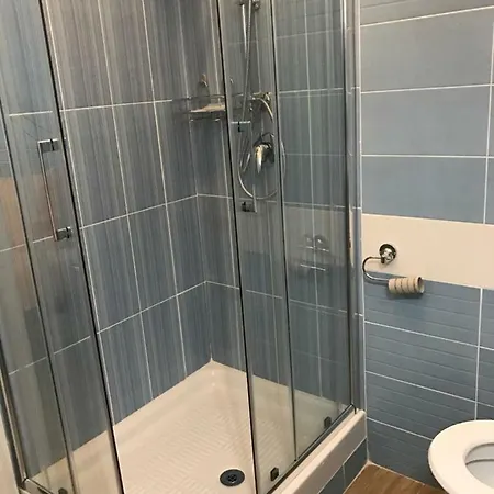 לינה וארוחת בוקר Frontemare 3*